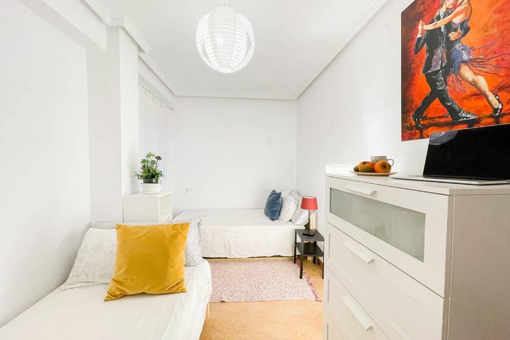 Coqueto Y Amplio Apartamento A 15 Min De La Playa Alicante Eksteriør billede