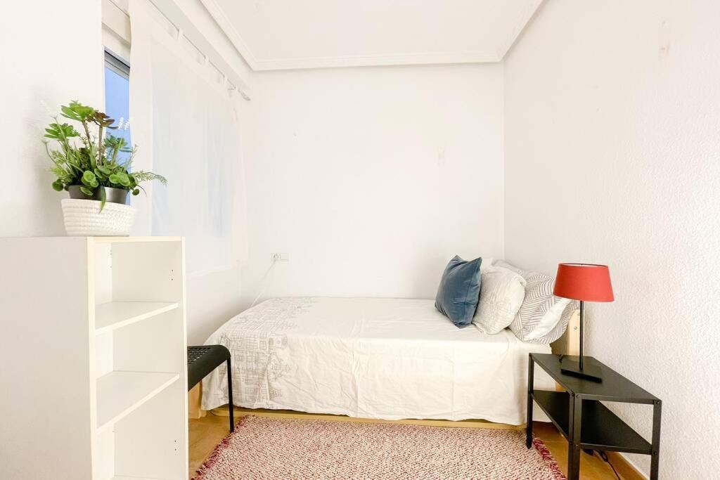Coqueto Y Amplio Apartamento A 15 Min De La Playa Alicante Eksteriør billede